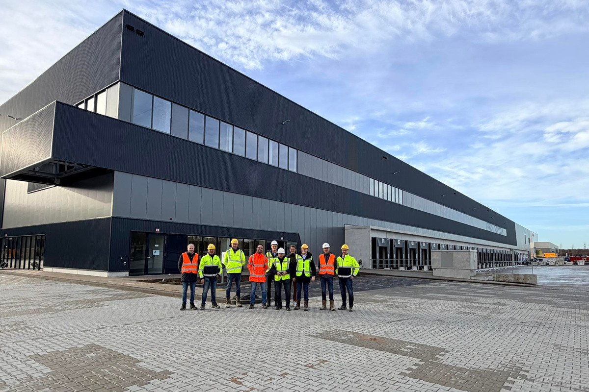 Kivits Logistics Group - Distributionszentrum mit dem Team von Panel Montage